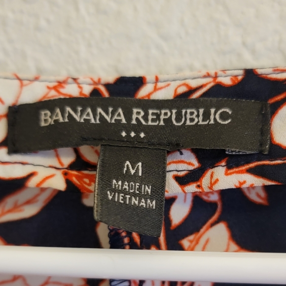 Banana Republic navy floral 3/4 sleeve semi sheer blouse - Picture 3 of 9